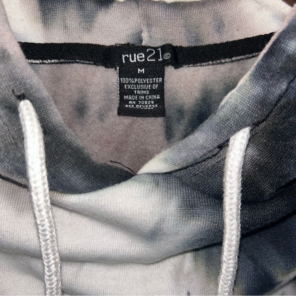 Tie-Dye Cropped Hoodie‎ - Picture 3 of 3